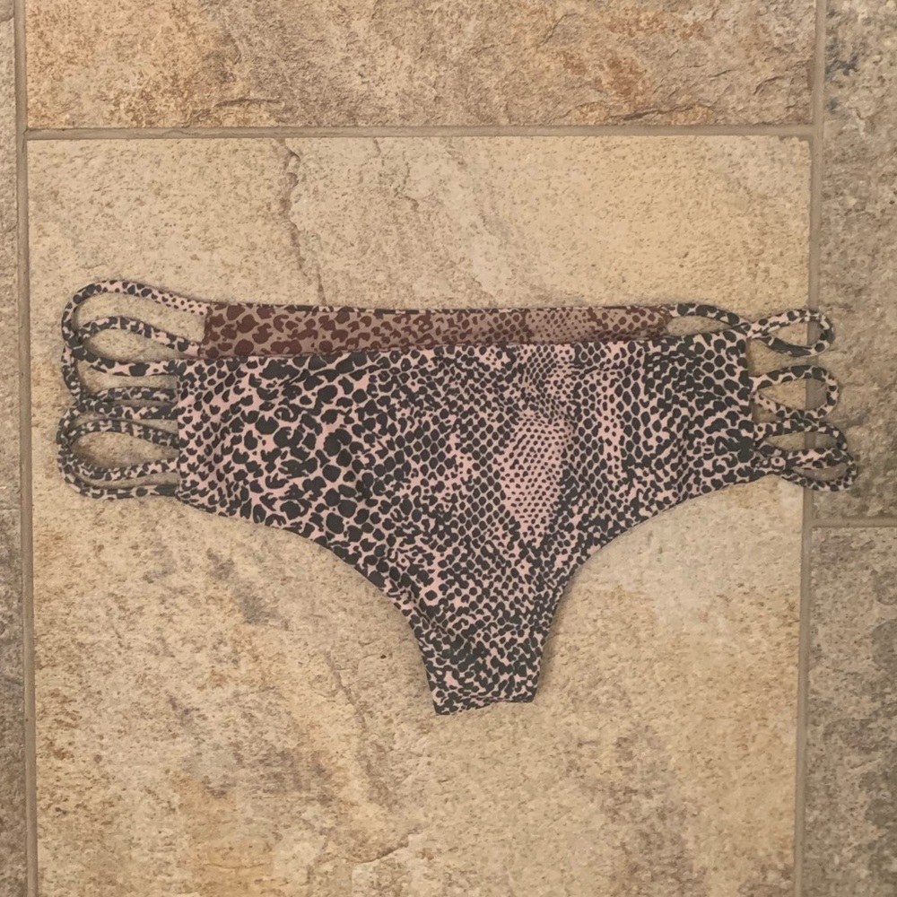 Acacia Molokai bottoms in Seaweed snake